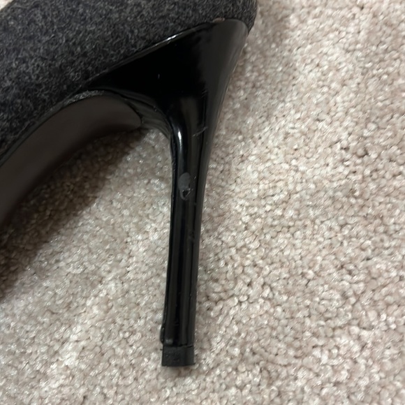 Stuart Weitzman Gray Round Toe Heels - Picture 6 of 9